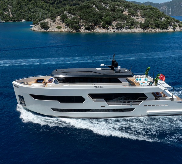 Luxury Yacht LADY LUNA