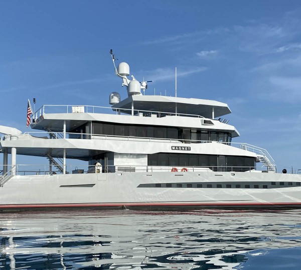 Luxury Yacht MAGNET