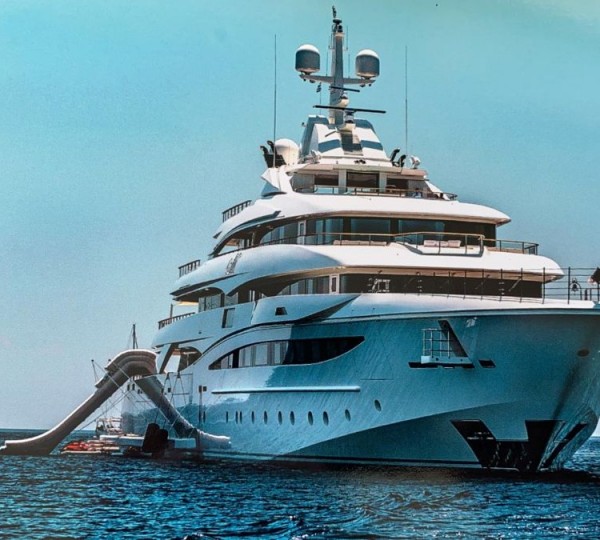 Luxury Yacht MIMTEE