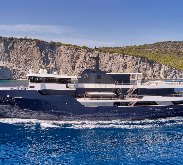Luxury Yacht OMNIA