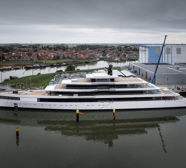 Luxury Yacht PROJECT 1011