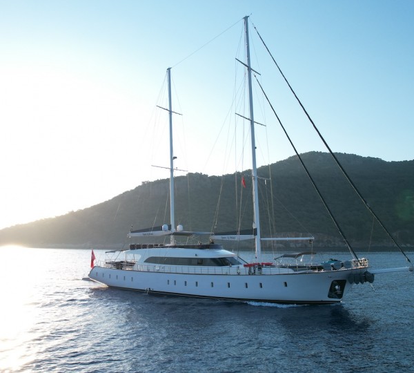 Luxury Yacht QUEEN OF MAKRI
