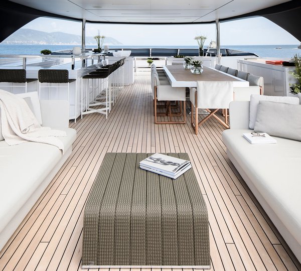Luxury Yacht SEVEN SINS - Sundeck