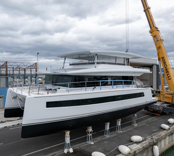 Luxury Yacht SILENT 62