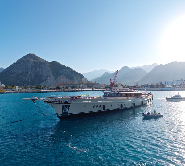 Luxury Yacht SIMENA Launches