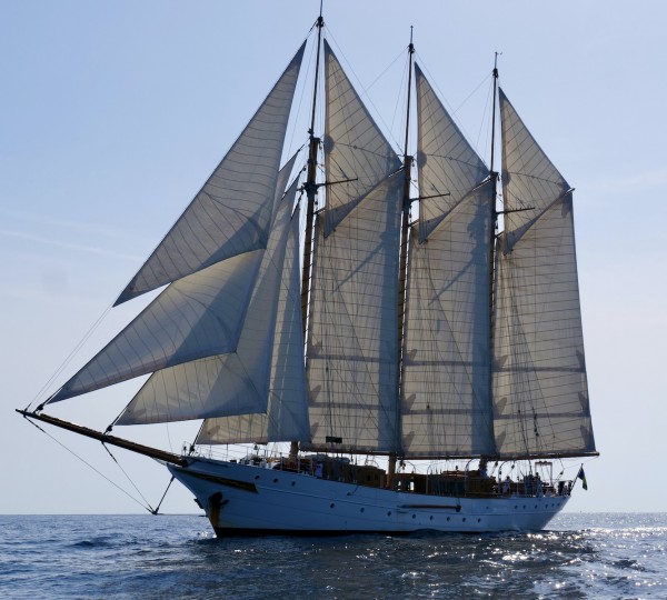 Luxury Yacht TRINAKRIA