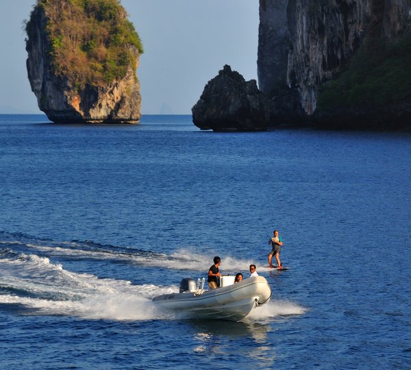 Luxury Yacht Charter With Family And Friends   