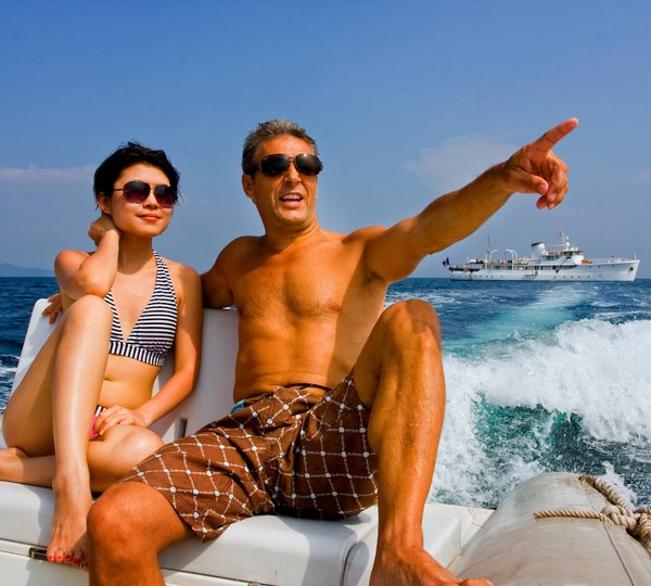 Luxury Yacht Charter With Family And Friends 