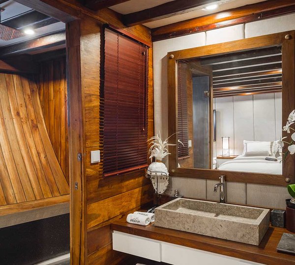 MALUKU Superior Suite With Bathroom