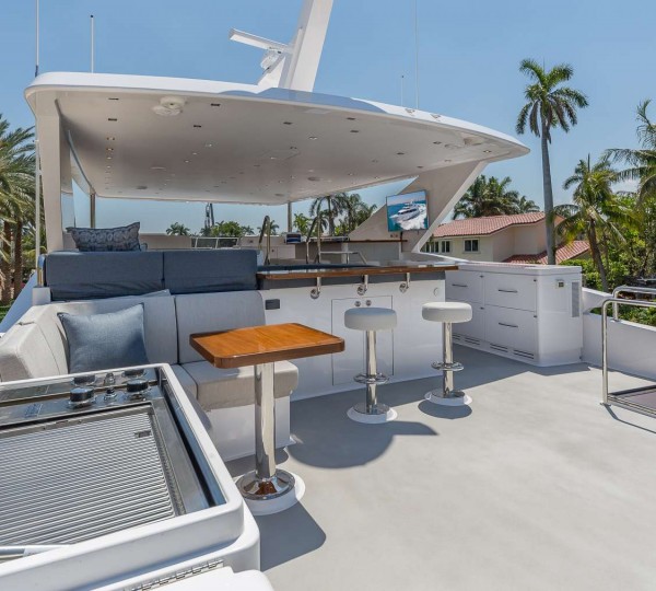 MB 3 Exterior - Barbecue on Flybridge Deck