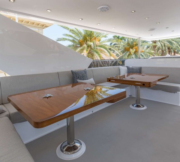 MB 3 Exterior - Flybridge Deck