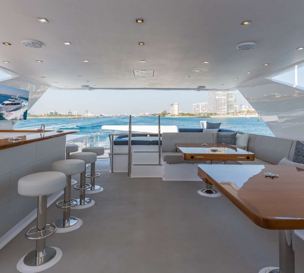 MB 3 Exterior - Flybridge Deck