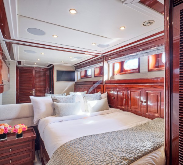 MIA ZOI Double Cabin