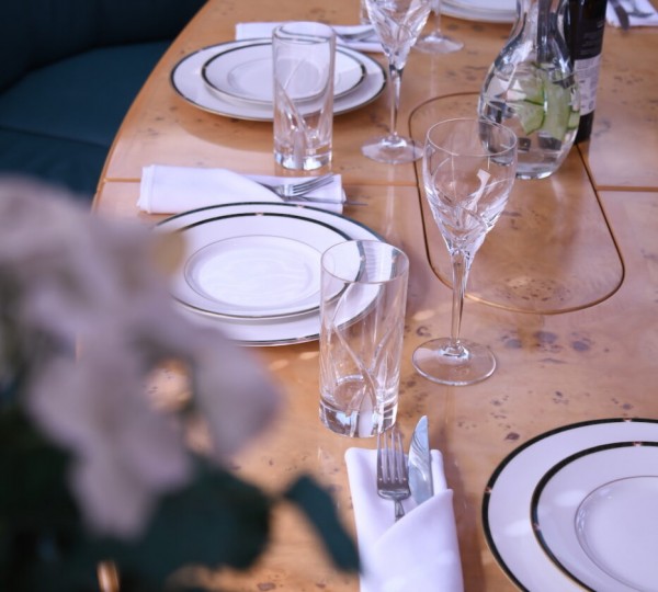 MORNING CALM Saloon Dining