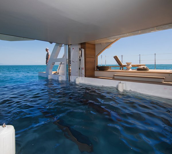 Yacht SEVEN SINS - Tender Garage