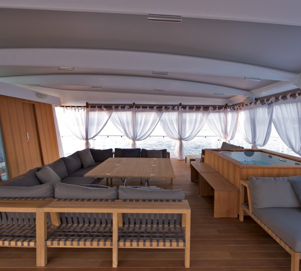 MYSTERE SHADOW Interior - Upper Salon Seating