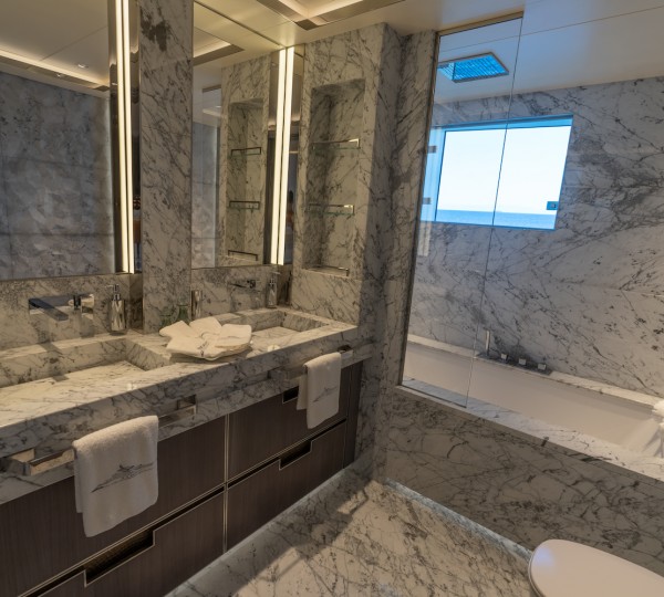 Main Deck Guest Bahtroom