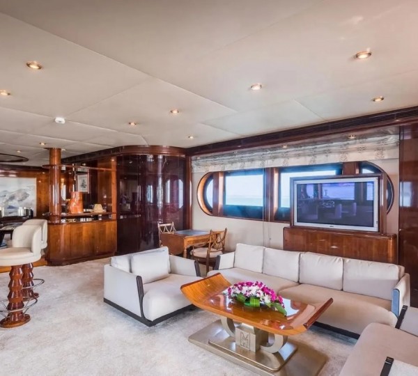 Main Salon With Bar Area 01