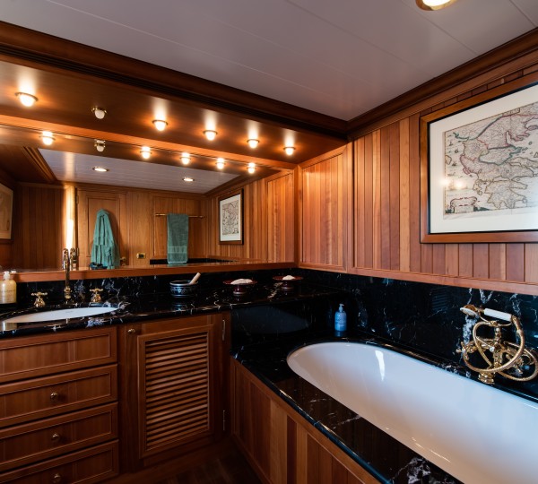 Main Deck VIP Bathroom