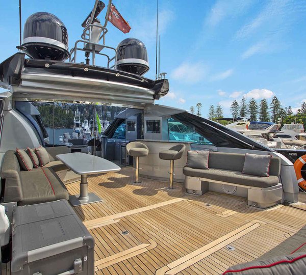 Main Deck Aft And Bar