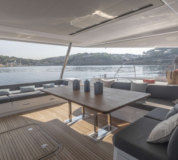 Main Deck Aft Living Area