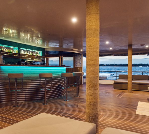 Main Deck Bar