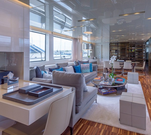 Main Salon Desk And Lounge