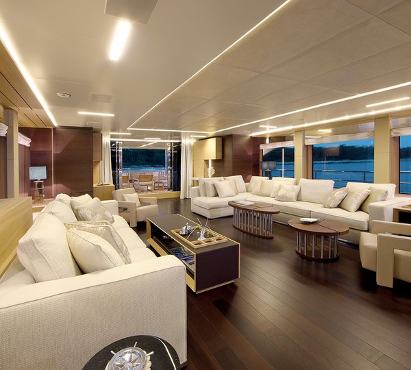 Main Saloon With Large Sofas - BS003