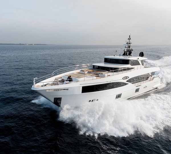 Majesty 100 Cruising