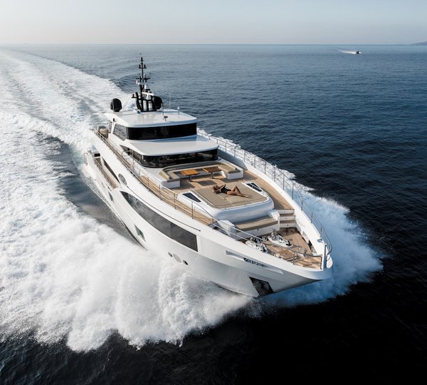 Majesty 100 Cruising Forward View