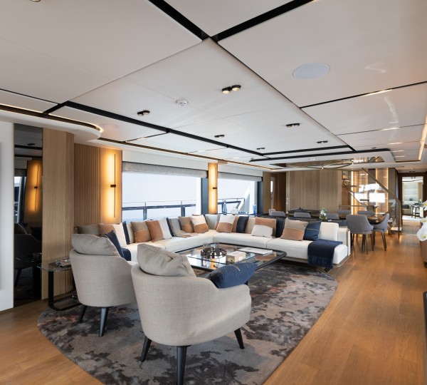 Majesty 111 - Main Salon