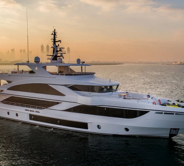 Majesty 140 Yacht