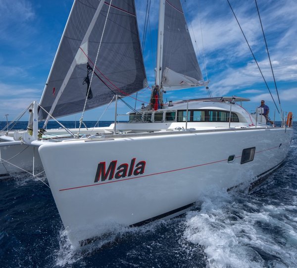 S/Y MALA - Port bow