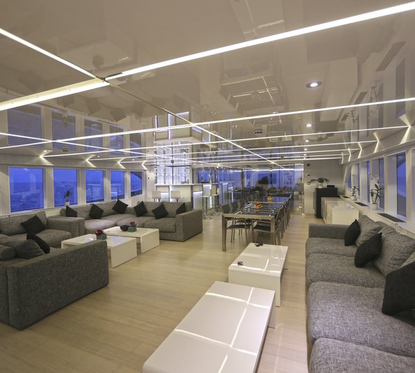 Maldives Motor Yacht SEAREX - Main Salon