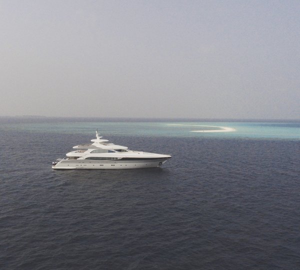 Maldives Motor Yacht SEAREX - Profile