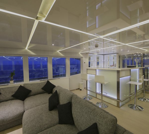 Maldives Motor Yacht SEAREX - The Bar