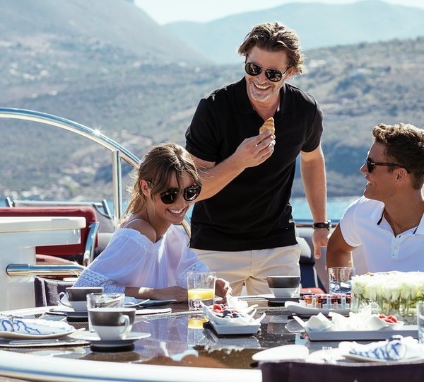 Maltese Falcon- alfresco dining 