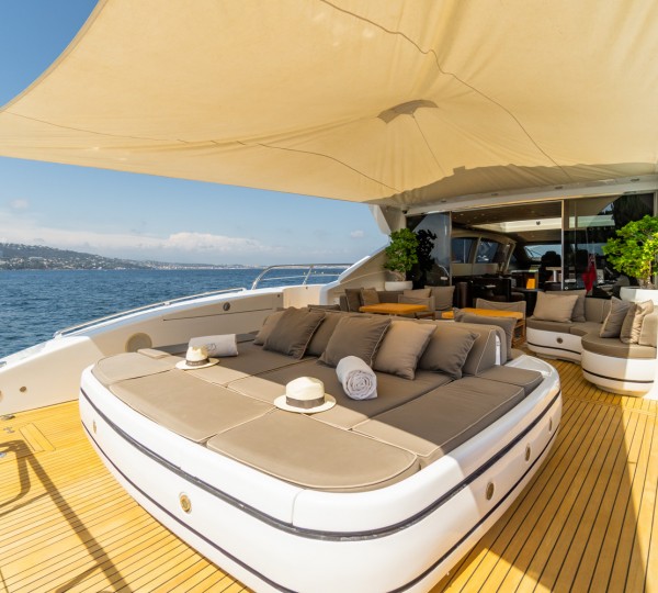 Mangusta 92 Yacht Deck Areas
