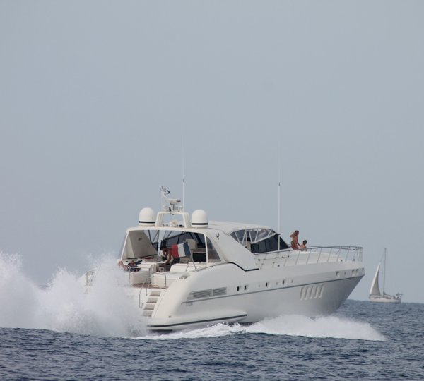Mangusta Overmarine TAKE OFF - Cruising