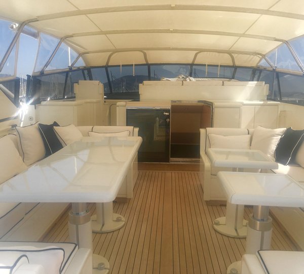 Mangusta Overmarine TAKE OFF - Main Deck Alfresco Dining