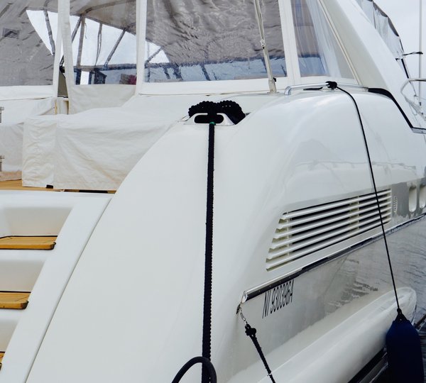 Mangusta Overmarine TAKE OFF - Stern Steps