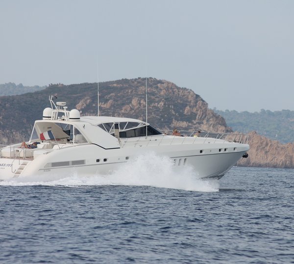 Mangusta Overmarine TAKE OFF - Underway