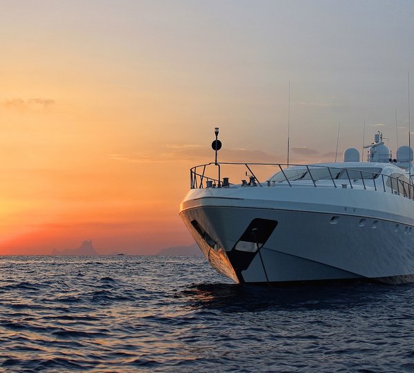Mangusta 108 Yacht Sunset