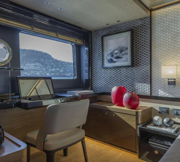 Master Stateroom Dressing Area (2)