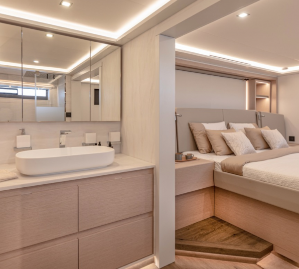 Master Stateroom With Washroom