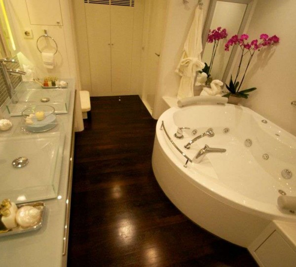 Master Cabin Bathroom