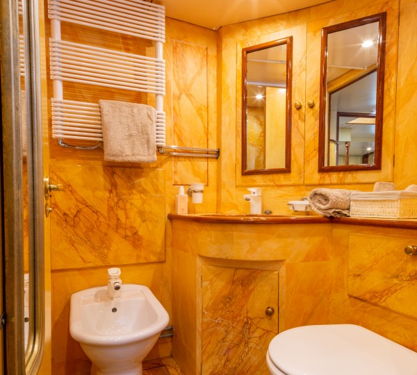 Master Cabin Heads 1