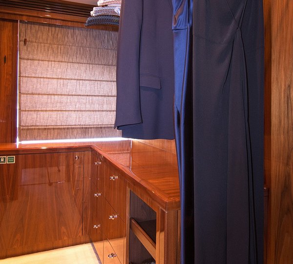 Master Cabin Walk In Wardrobe
