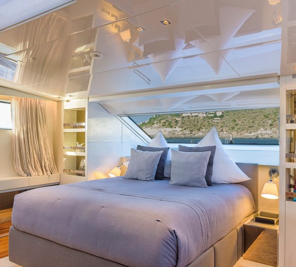 Master Cabin With Skylight Window