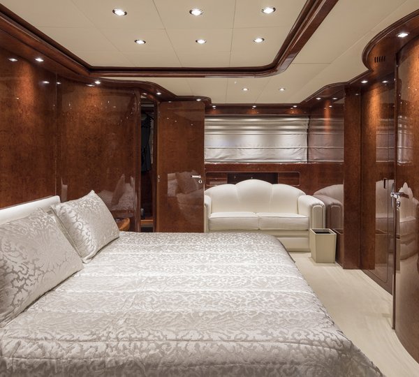 Master Cabin With Sofa